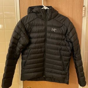 Arc’teryx men’s Cerium down hooded jacket, size small
